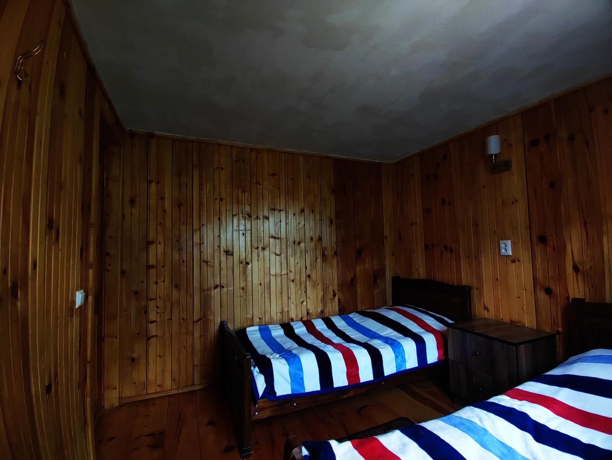 Adishi Guest House Zhora Kaldani Bilik gambar