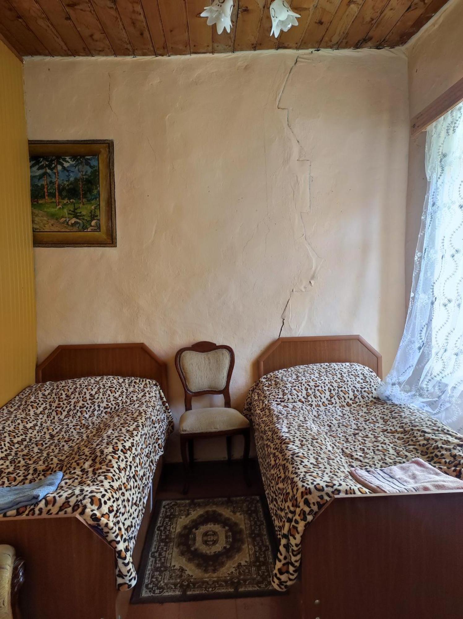 Adishi Guest House Zhora Kaldani Bilik gambar