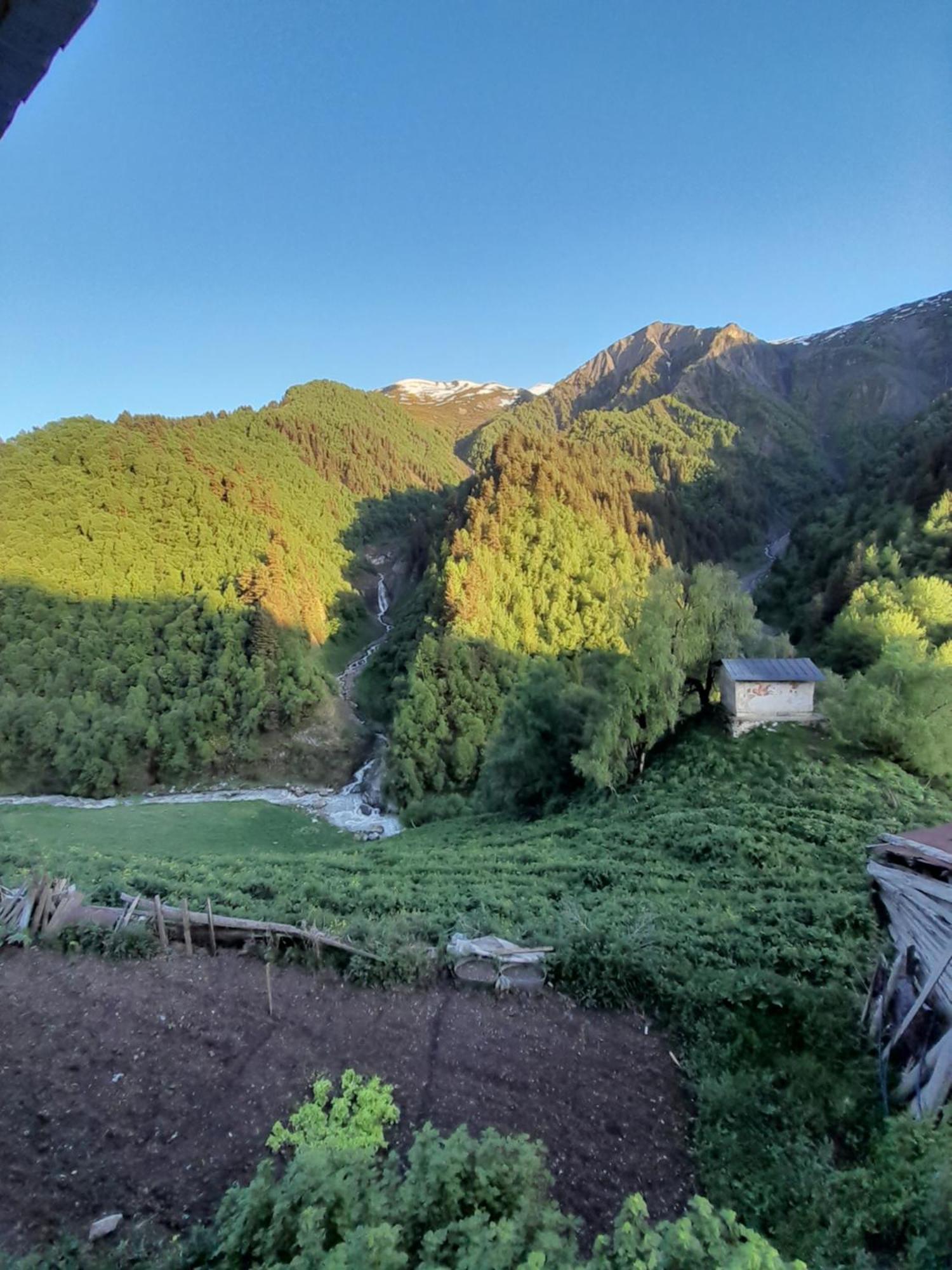 Adishi Guest House Zhora Kaldani Luaran gambar